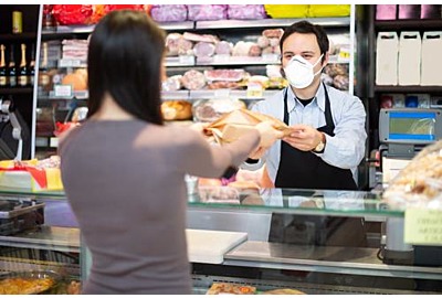 Lebensmittelverarbeitende Betriebe: Worauf es bei der Personalhygiene ankommt